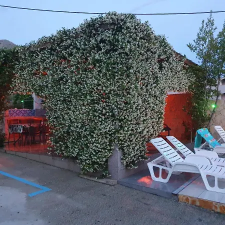 Over The Skyline Apartment