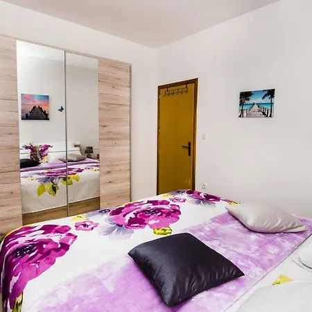 Over The Skyline Apartment *