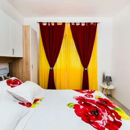 Apartment Over The Skyline Podstrana