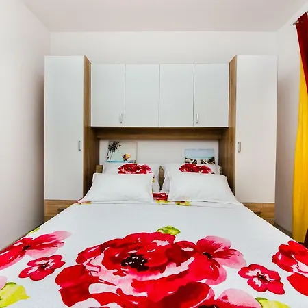 Over The Skyline * Podstrana