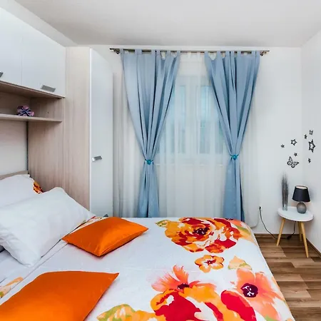 Over The Skyline * Podstrana