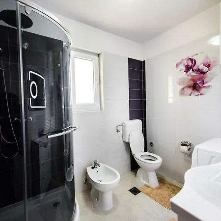 Over The Skyline Apartment