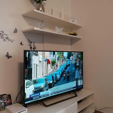 Over The Skyline Apartment *