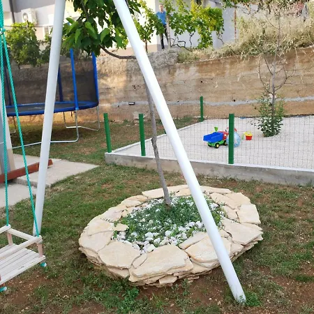 Over The Skyline Apartment *