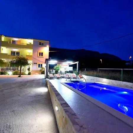 Apartment Over The Skyline Podstrana