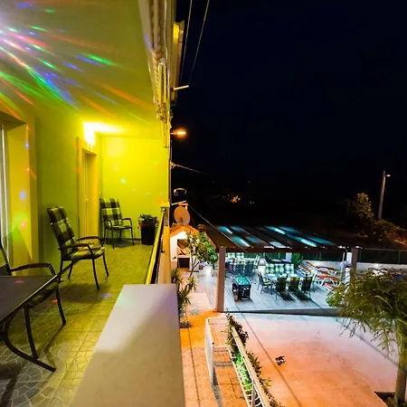 Apartment Over The Skyline Podstrana