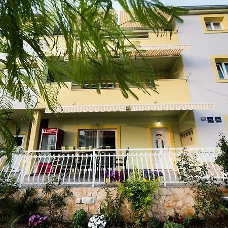 Apartment Over The Skyline *