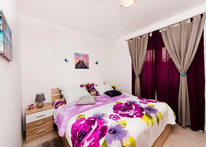 Daire Over The Skyline *