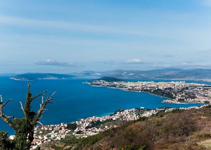 Over The Skyline Daire Podstrana