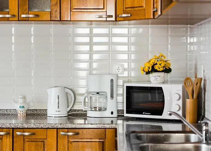 Over The Skyline Daire *