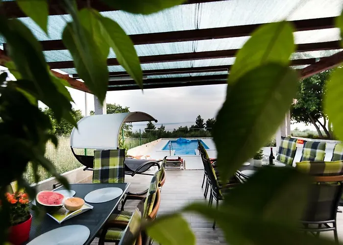 Over The Skyline Daire *