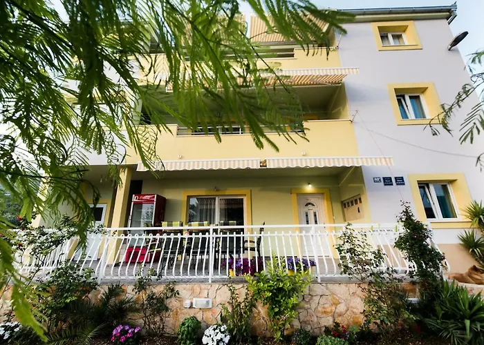 Daire Over The Skyline *