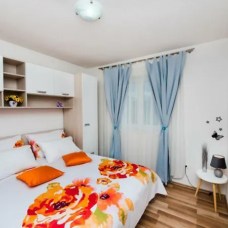 Apartment Over The Skyline *